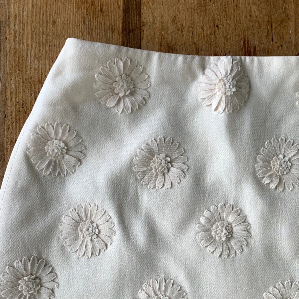 Valentino White Floral Silk Wool Mini Skirt - Picture 2 of 16